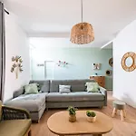 Maison Spacieuse Avec Terrasse Dans Le Centre De Reims