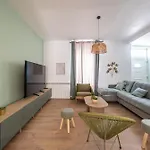 Maison Spacieuse Avec Terrasse Dans Le Centre De *