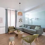 Villa Maison Spacieuse Avec Terrasse Dans Le Centre De *