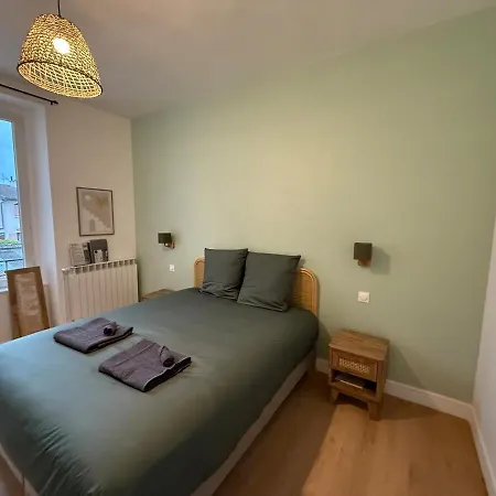 Maison Spacieuse Avec Terrasse Dans Le Centre De * Reims