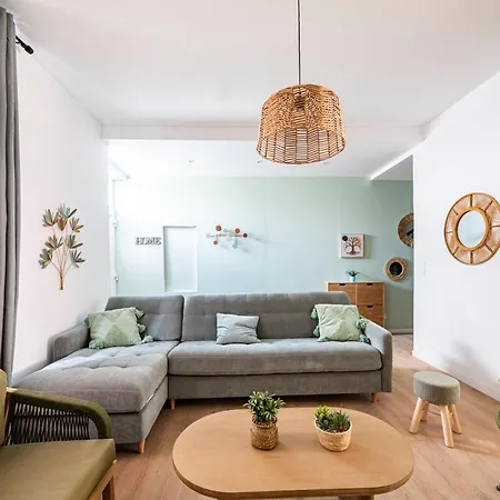 Maison Spacieuse Avec Terrasse Dans Le Centre De Ρενς