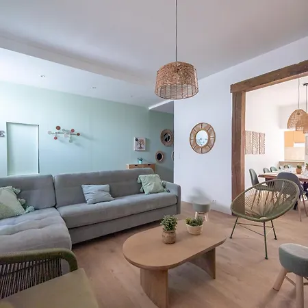 Maison Spacieuse Avec Terrasse Dans Le Centre De Villa