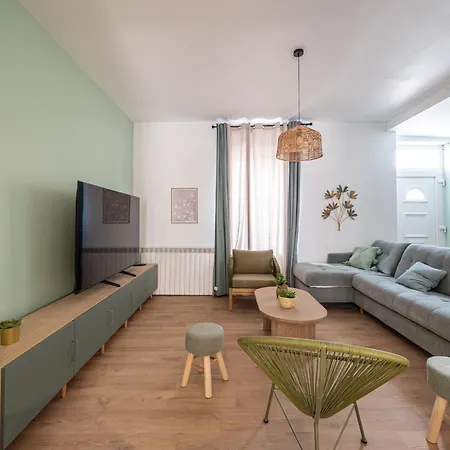 Maison Spacieuse Avec Terrasse Dans Le Centre De *