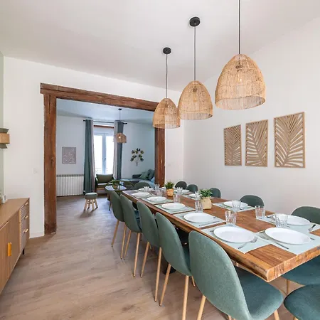 Maison Spacieuse Avec Terrasse Dans Le Centre De Villa