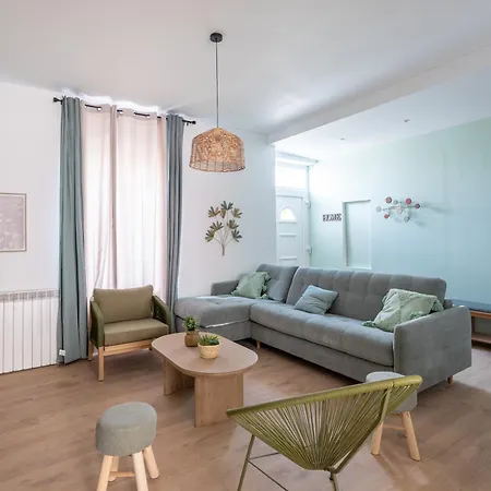 Villa Maison Spacieuse Avec Terrasse Dans Le Centre De *