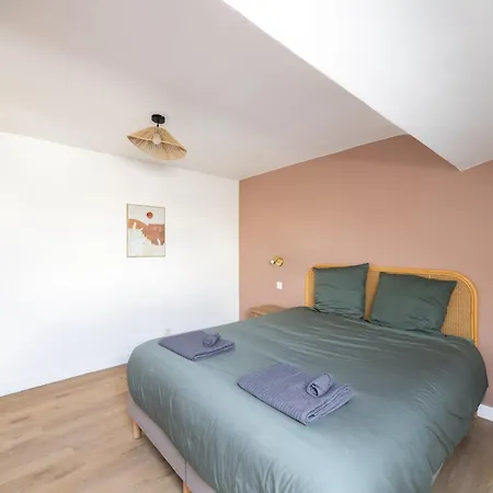 Maison Spacieuse Avec Terrasse Dans Le Centre De