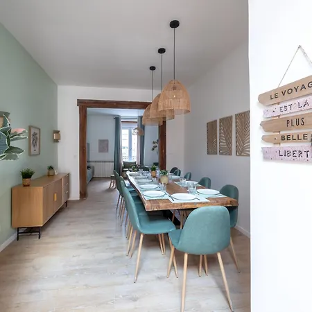 Βίλα Maison Spacieuse Avec Terrasse Dans Le Centre De Ρενς