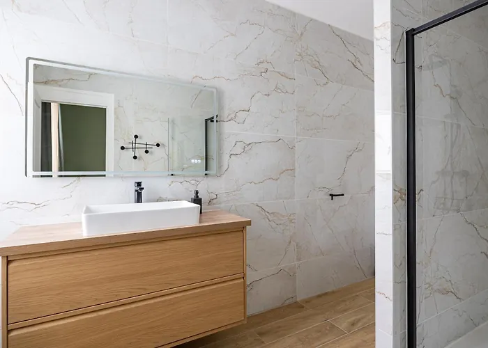 빌라 Maison Spacieuse Avec Terrasse Dans Le Centre De 랭스