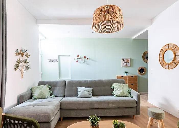 Maison Spacieuse Avec Terrasse Dans Le Centre De 랭스