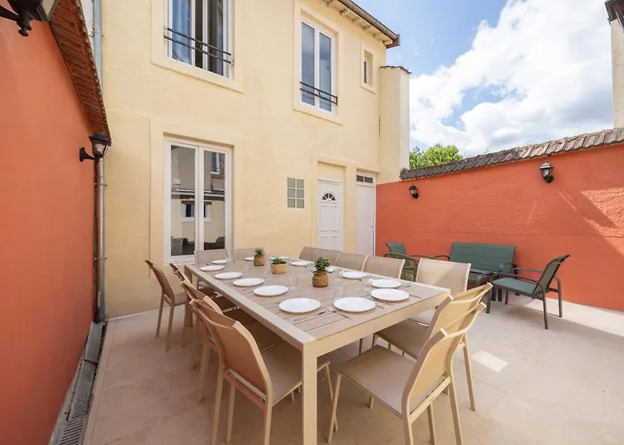 Maison Spacieuse Avec Terrasse Dans Le Centre De 빌라 랭스