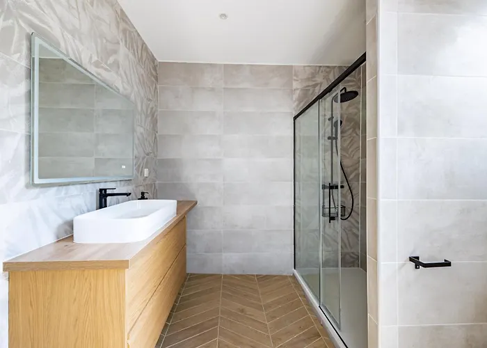 Maison Spacieuse Avec Terrasse Dans Le Centre De *