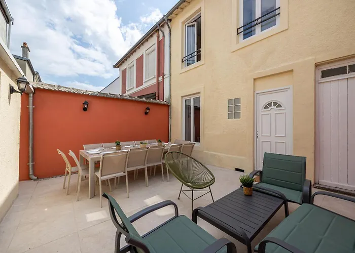 Maison Spacieuse Avec Terrasse Dans Le Centre De * 랭스