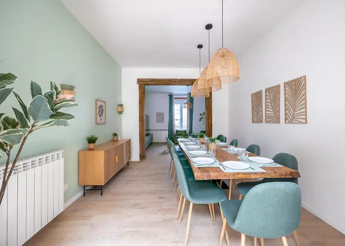 Maison Spacieuse Avec Terrasse Dans Le Centre De 빌라 *