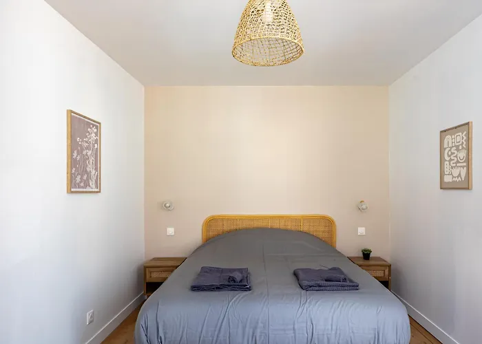 Maison Spacieuse Avec Terrasse Dans Le Centre De 랭스