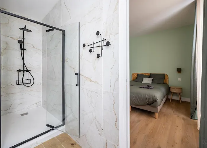 빌라 Maison Spacieuse Avec Terrasse Dans Le Centre De 랭스