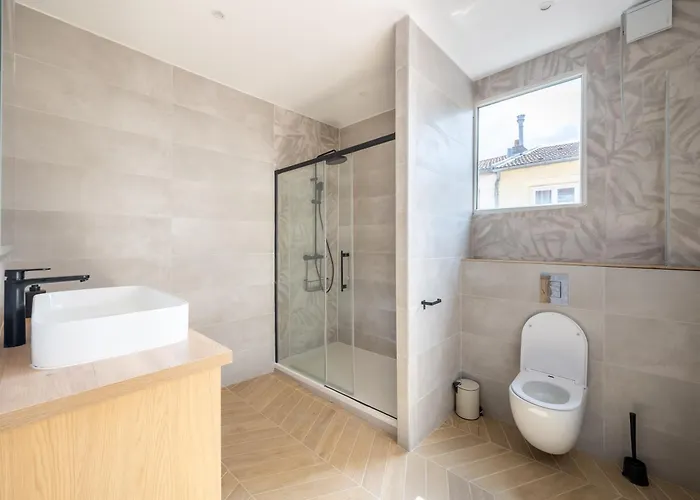 Maison Spacieuse Avec Terrasse Dans Le Centre De 랭스