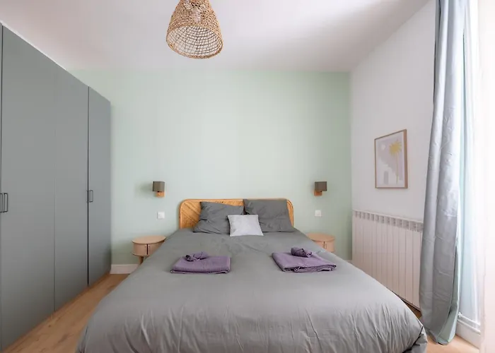 Maison Spacieuse Avec Terrasse Dans Le Centre De