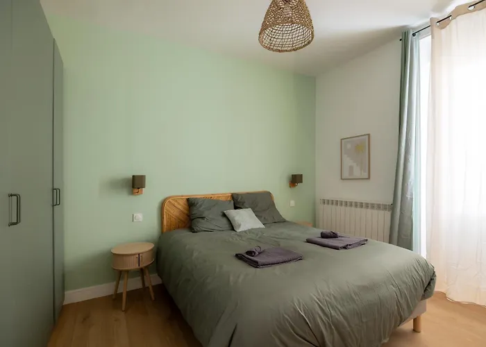 빌라 Maison Spacieuse Avec Terrasse Dans Le Centre De 랭스