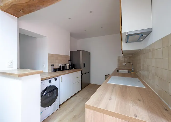 Maison Spacieuse Avec Terrasse Dans Le Centre De 랭스